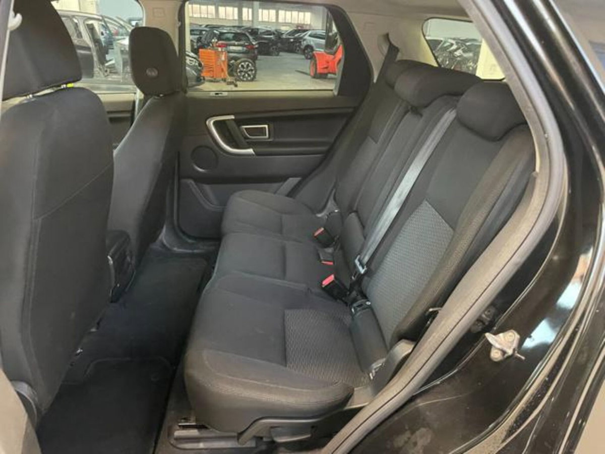 Land Rover Discovery Sport 2.0 TD4 150 CV Pure (11)
