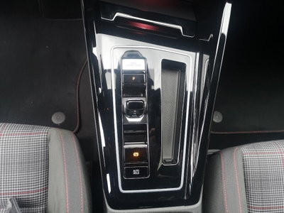 Volkswagen Golf 2.0 TSI GTI DSG (20)
