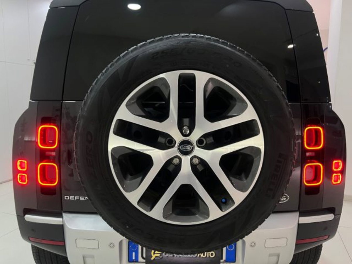 Land Rover Defender 110 3.0D I6 200 CV AWD Auto X-Dynamic HSE (11)