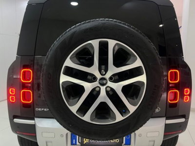 Land Rover Defender 110 3.0D I6 200 CV AWD Auto X-Dynamic HSE (11)
