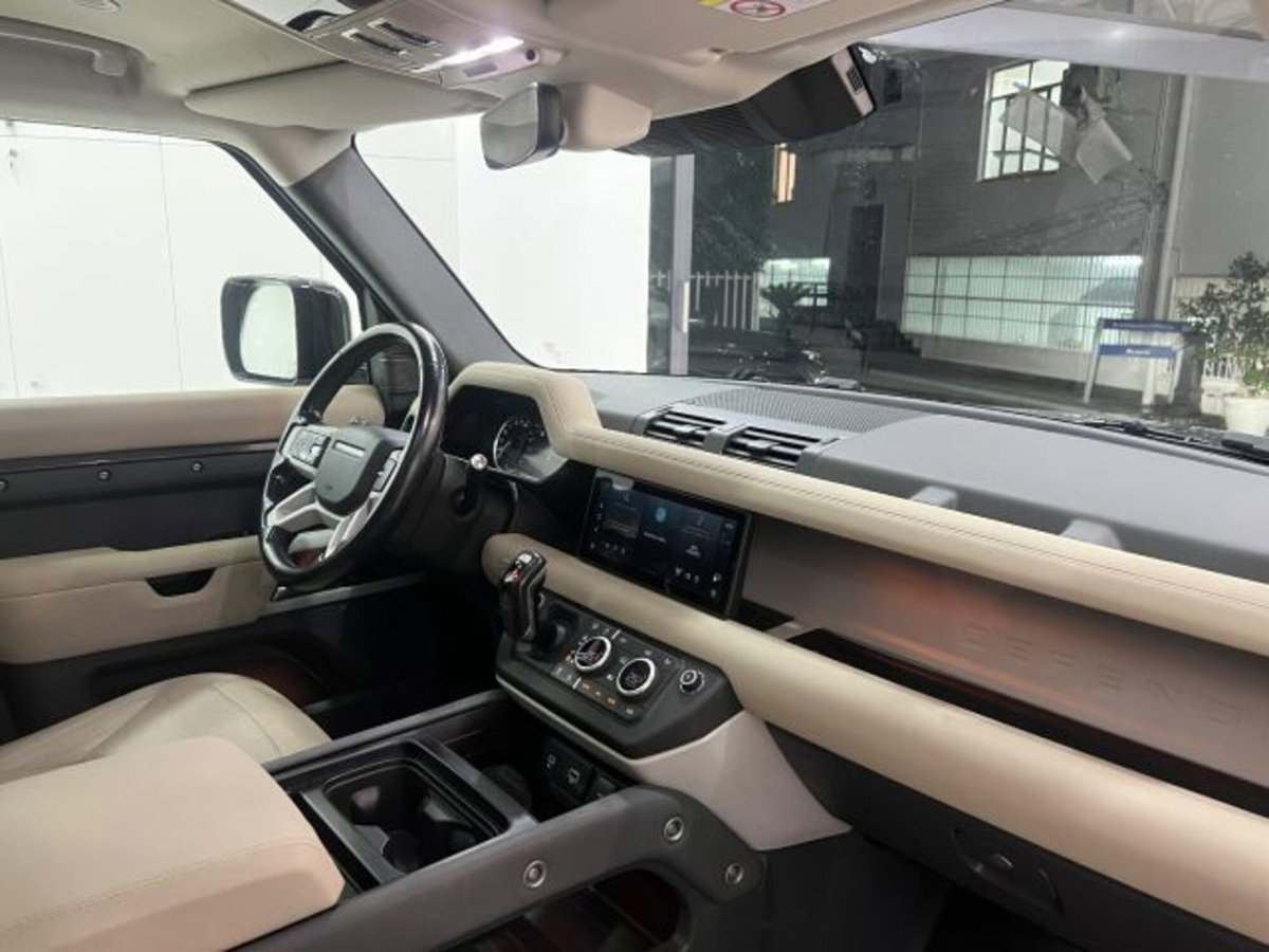 Land Rover Defender 110 3.0D I6 200 CV AWD Auto X-Dynamic HSE (13)