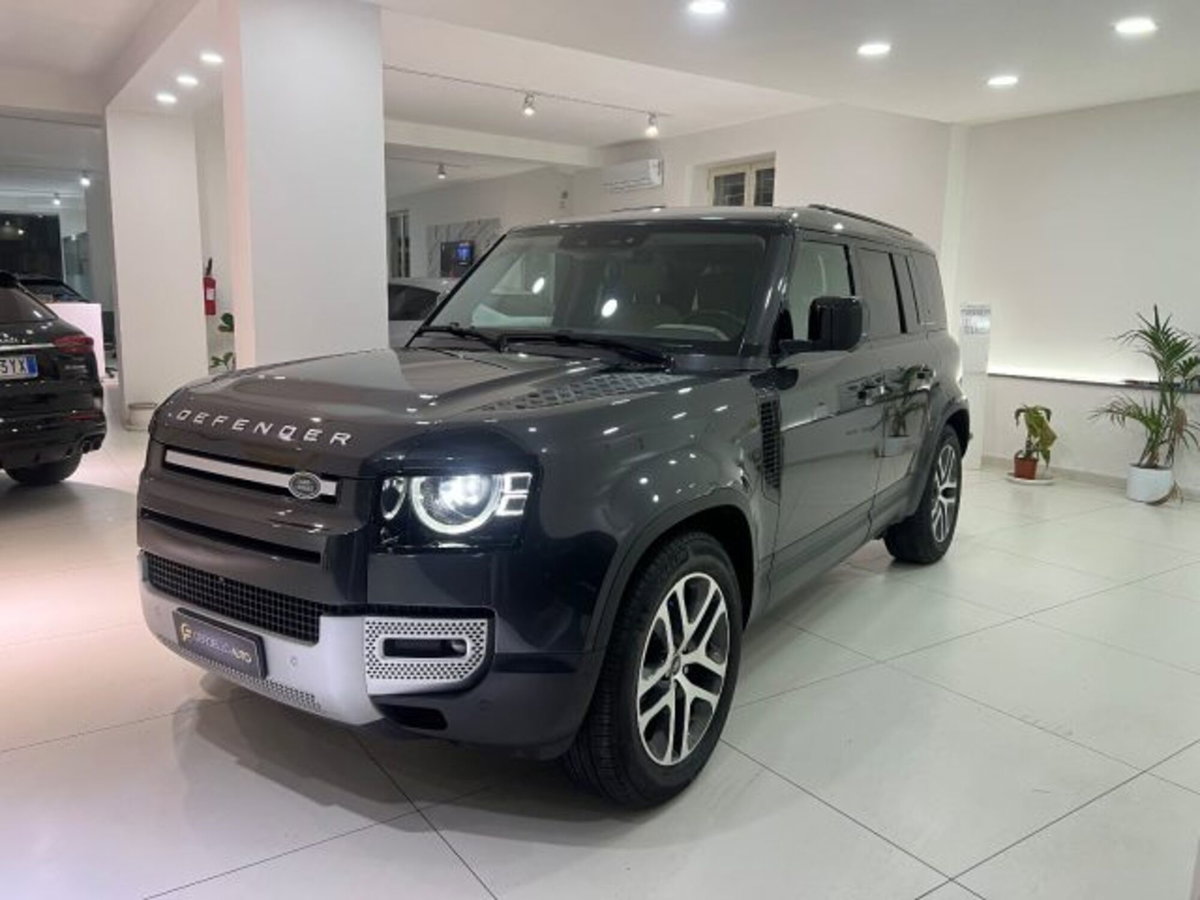 Land Rover Defender 110 3.0D I6 200 CV AWD Auto X-Dynamic HSE (2)