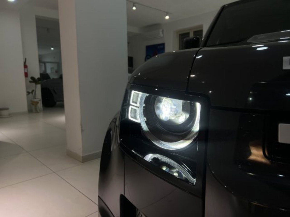 Land Rover Defender 110 3.0D I6 200 CV AWD Auto X-Dynamic HSE (6)