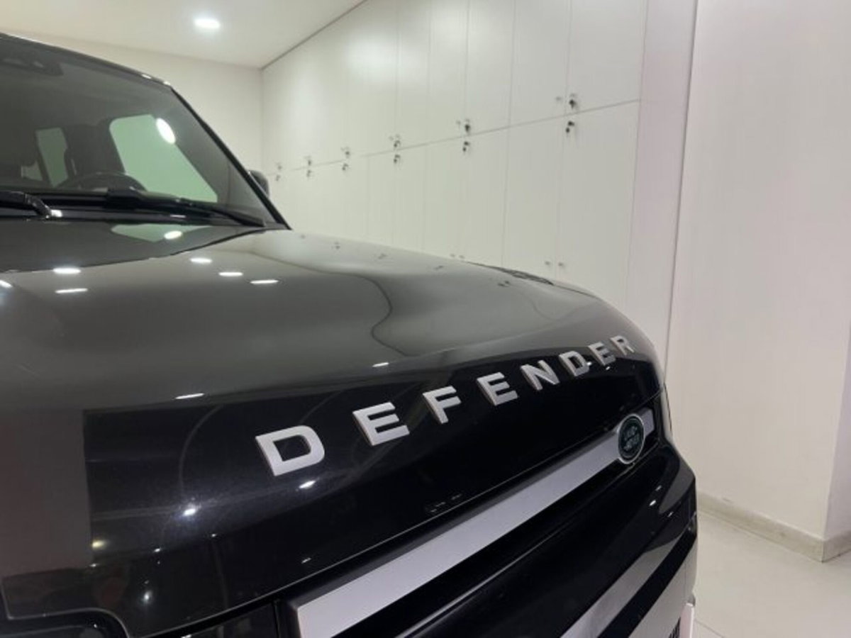 Land Rover Defender 110 3.0D I6 200 CV AWD Auto X-Dynamic HSE (7)