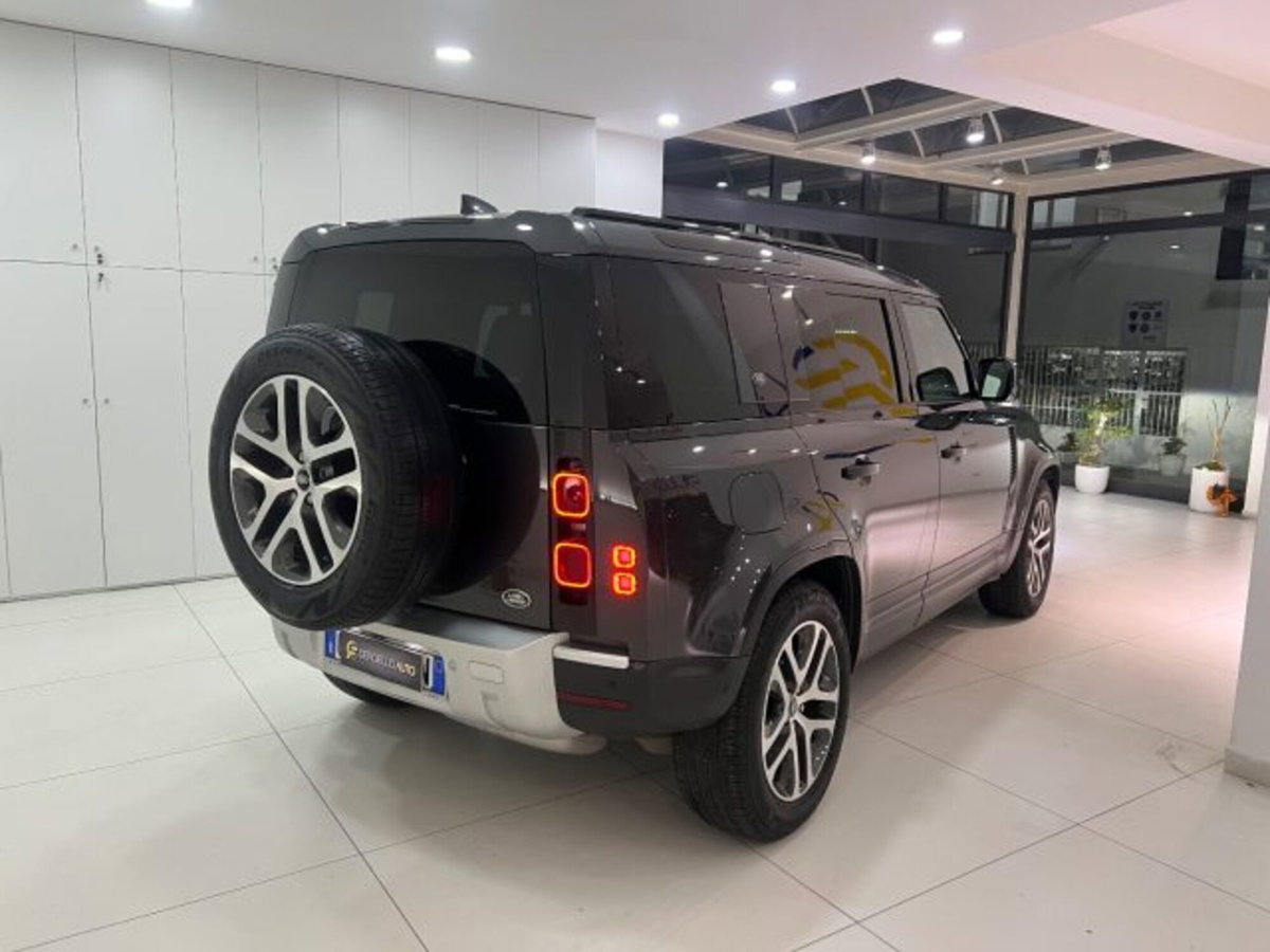 Land Rover Defender 110 3.0D I6 200 CV AWD Auto X-Dynamic HSE (8)