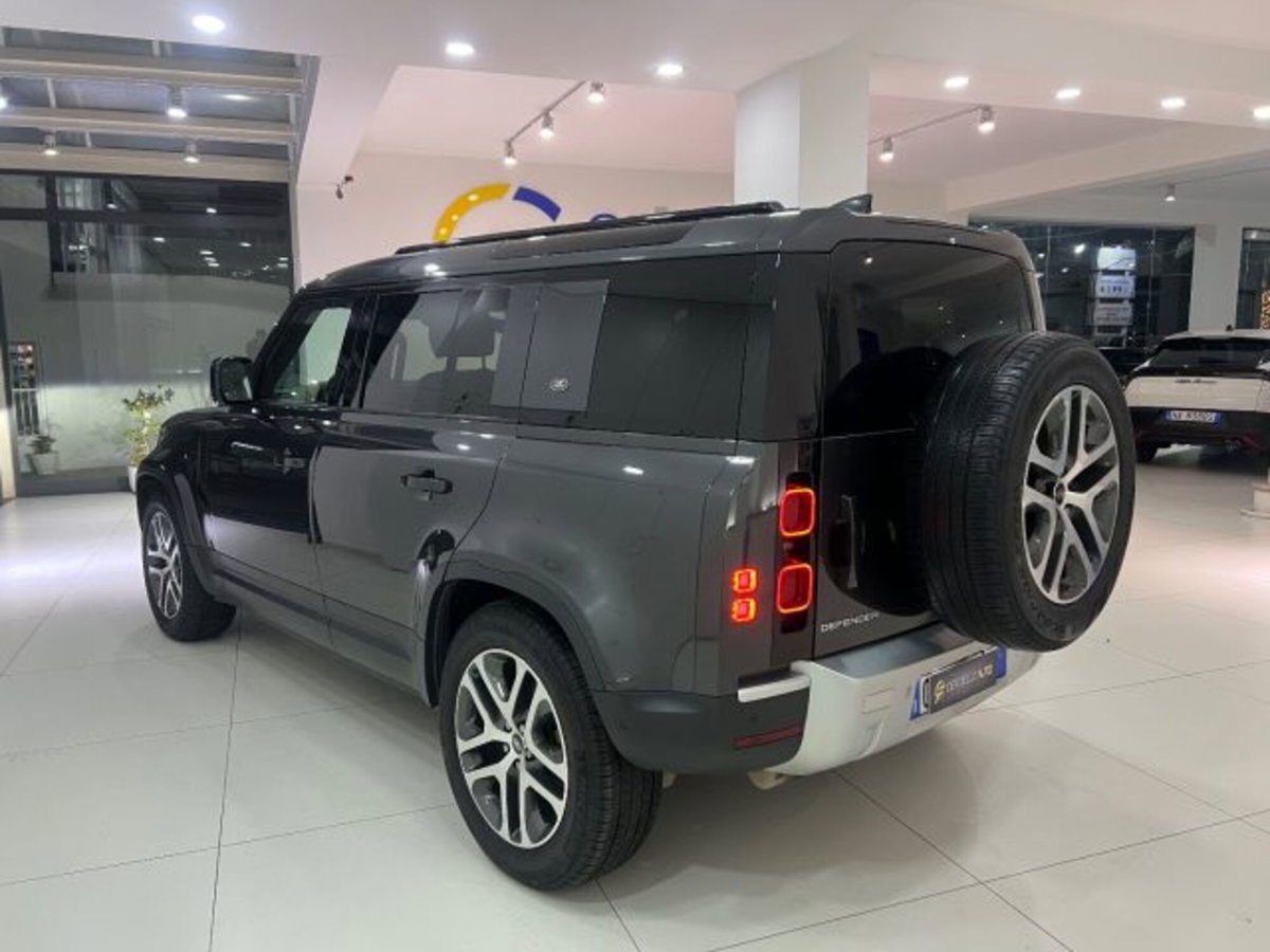 Land Rover Defender 110 3.0D I6 200 CV AWD Auto X-Dynamic HSE (9)