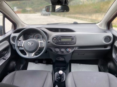 Toyota Yaris 1.0 5 porte Cool (14)