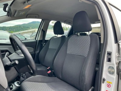 Toyota Yaris 1.0 5 porte Lounge (12)