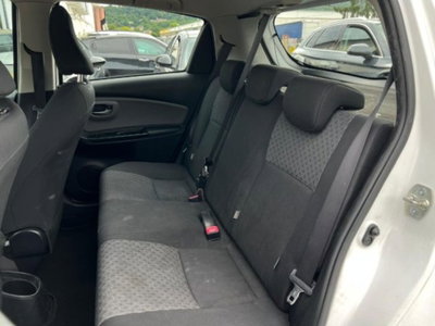 Toyota Yaris 1.0 5 porte Lounge (13)