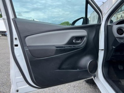 Toyota Yaris 1.0 5 porte Lounge (15)