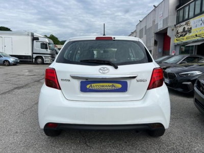 Toyota Yaris 1.0 5 porte Lounge (4)
