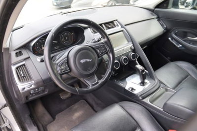 Jaguar E-Pace 2.0D 180 CV AWD aut. R-Dynamic (12)
