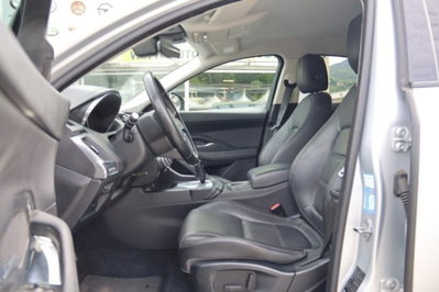 Jaguar E-Pace 2.0D 180 CV AWD aut. R-Dynamic (19)