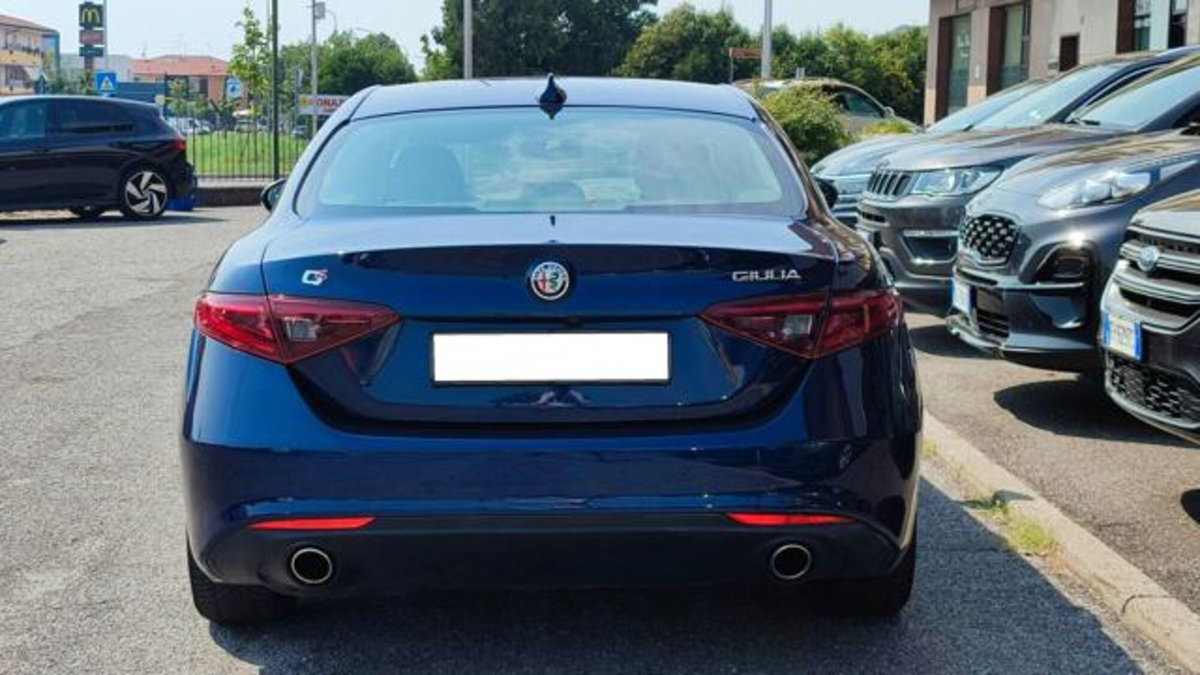 Alfa Romeo Giulia 2.2 Turbodiesel 190 CV AT8 AWD Q4 Executive (4)
