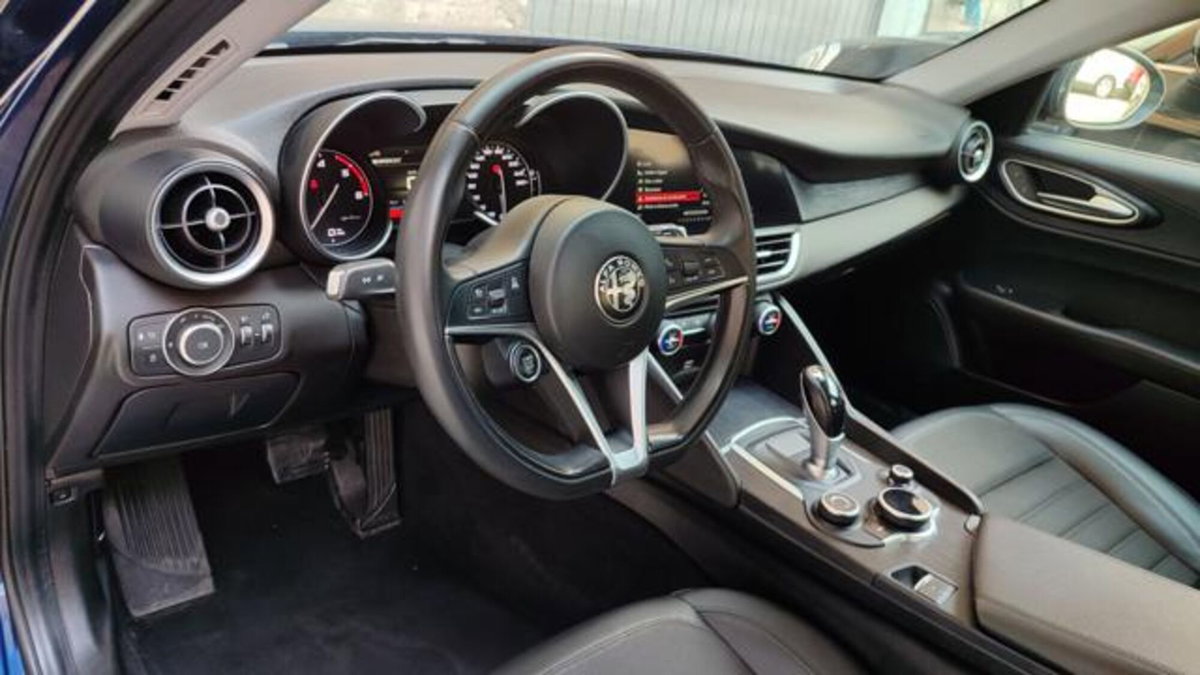 Alfa Romeo Giulia 2.2 Turbodiesel 190 CV AT8 AWD Q4 Executive (6)