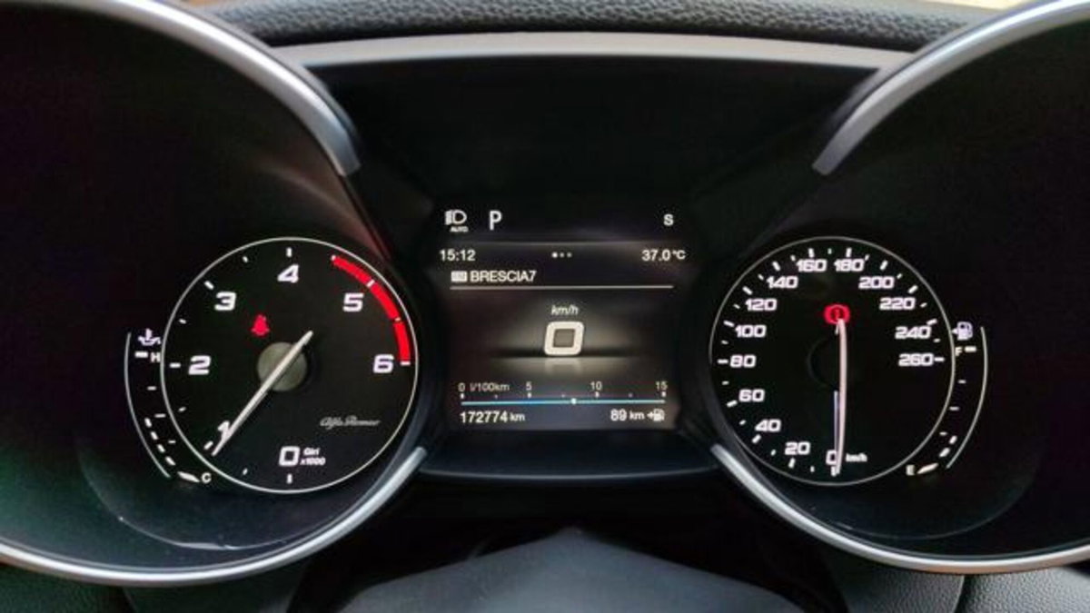 Alfa Romeo Giulia 2.2 Turbodiesel 190 CV AT8 AWD Q4 Executive (8)