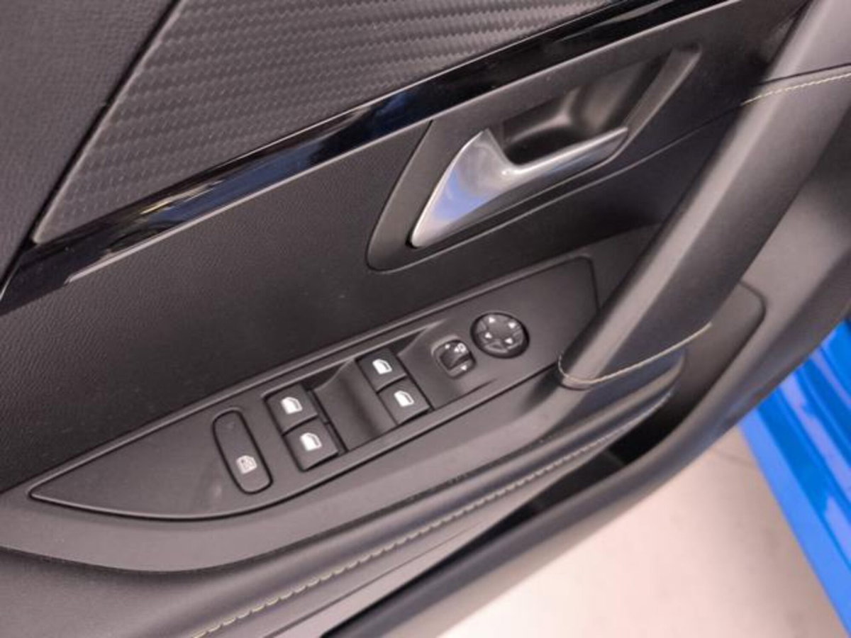 Peugeot 208 PureTech 130 Stop&Start EAT8 5 porte GT Pack (19)