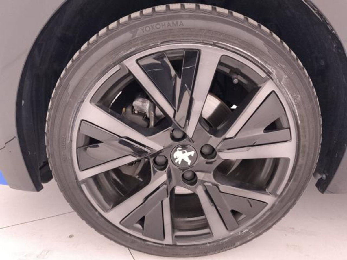 Peugeot 208 PureTech 130 Stop&Start EAT8 5 porte GT Pack (9)