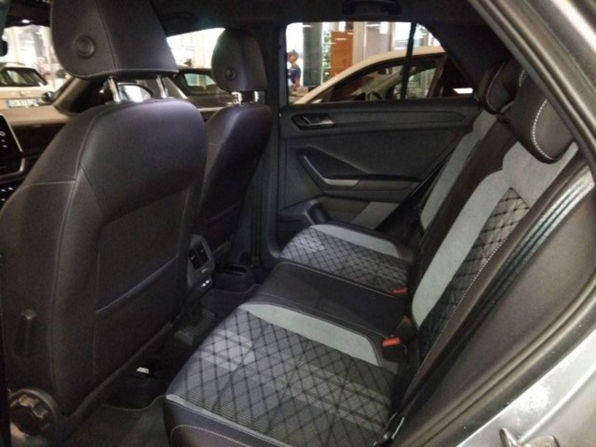 Volkswagen T-Roc 1.5 tsi R-Line dsg (9)