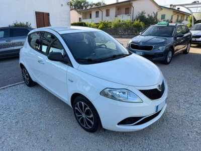 Lancia Ypsilon 1.2 69 CV 5 porte GPL Ecochic Silver (2)