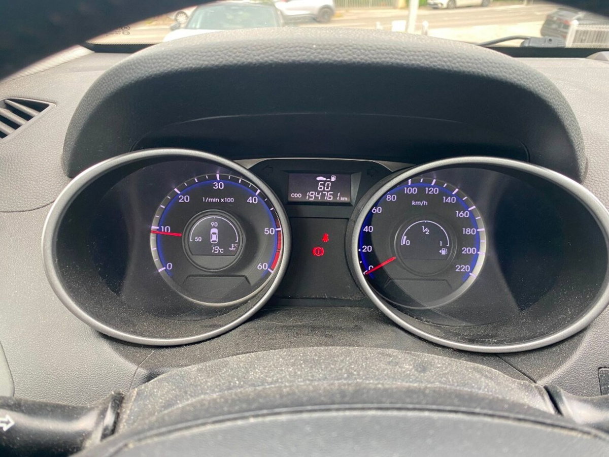 Hyundai ix35 1.7 CRDi 2WD Xpossible (13)