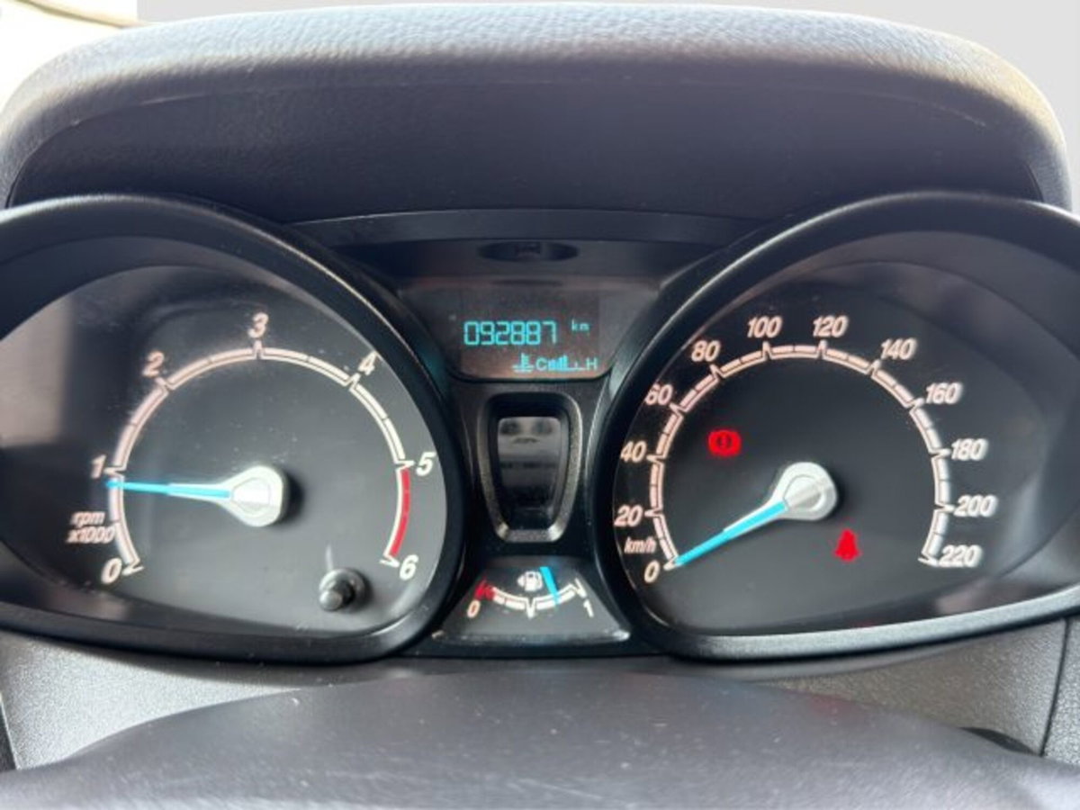 Ford Transit Courier 1.5 TDCi 100CV  Trend (13)