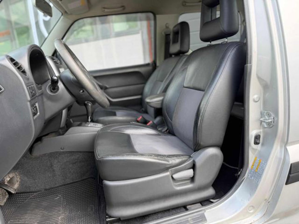 Suzuki Jimny 1.3i 16V cat 4WD Special (8)