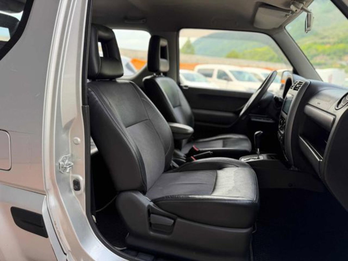 Suzuki Jimny 1.3i 16V cat 4WD Special (9)