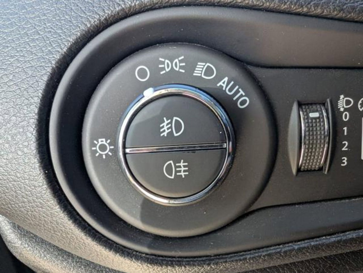 Jeep Renegade 1.6 Mjt 130 CV Limited (7)