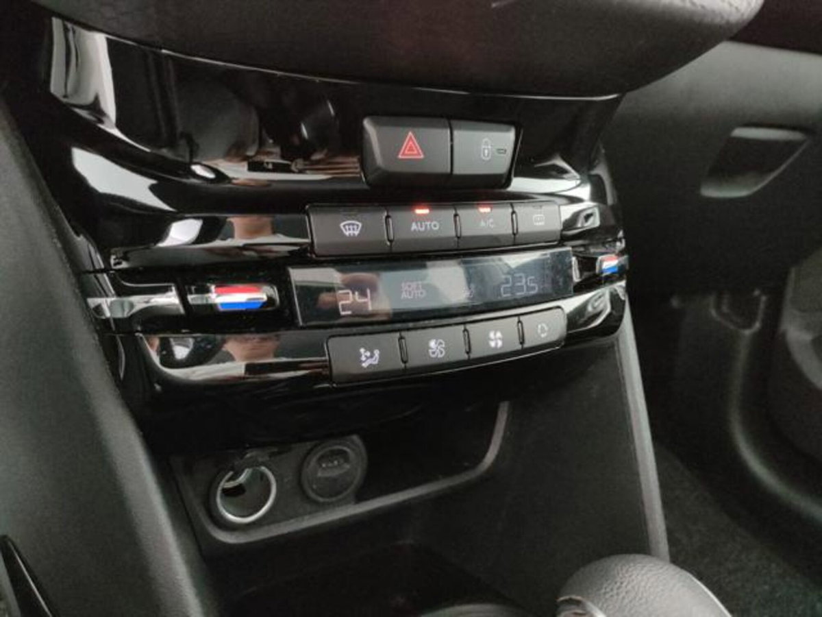 Peugeot 2008 120 EAT6 S&S Allure (15)