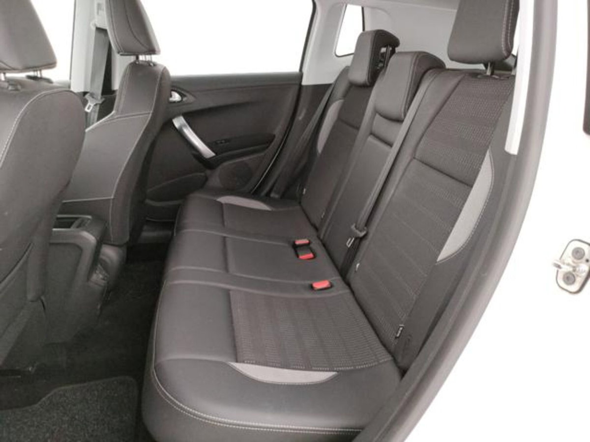 Peugeot 2008 120 EAT6 S&S Allure (17)