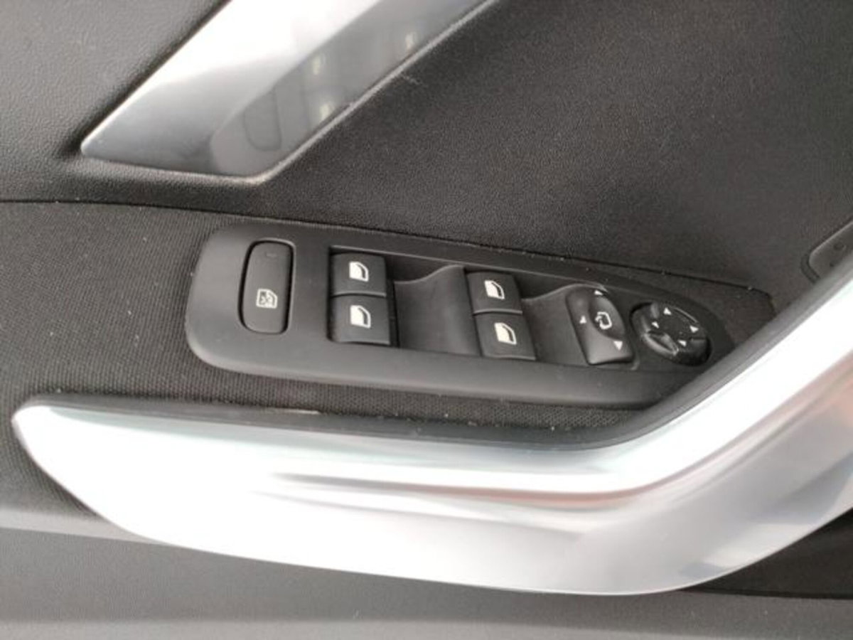 Peugeot 2008 120 EAT6 S&S Allure (18)