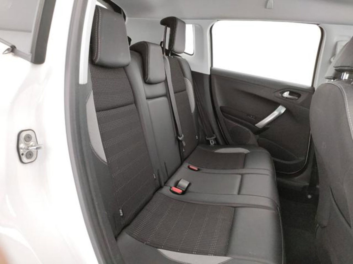 Peugeot 2008 120 EAT6 S&S Allure (19)