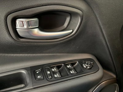 Jeep Renegade 1.3 T4 DDCT Limited (17)