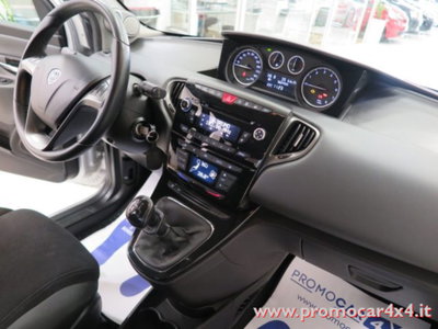 Lancia Ypsilon 0.9 TwinAir 85 CV 5 porte S&S DFN Gold (9)