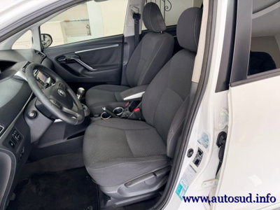 Toyota Verso 2.0 D Active 7 posti (11)