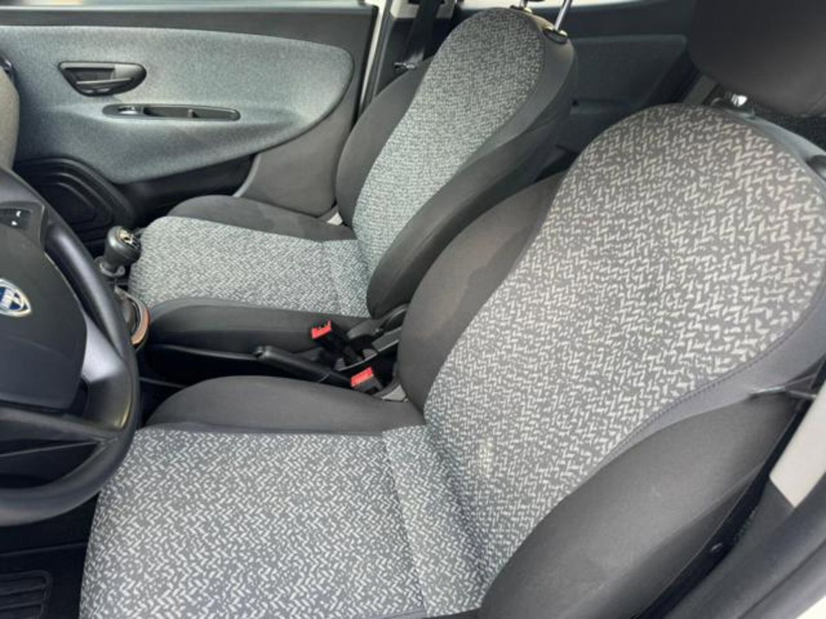 Lancia Ypsilon 1.0 FireFly 5 porte S&S Hybrid Silver Plus (11)
