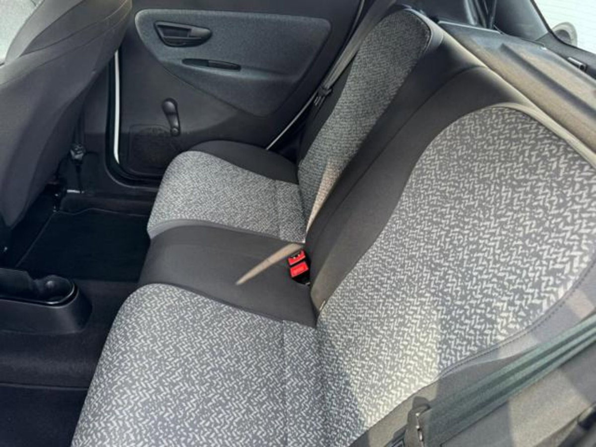 Lancia Ypsilon 1.0 FireFly 5 porte S&S Hybrid Silver Plus (12)