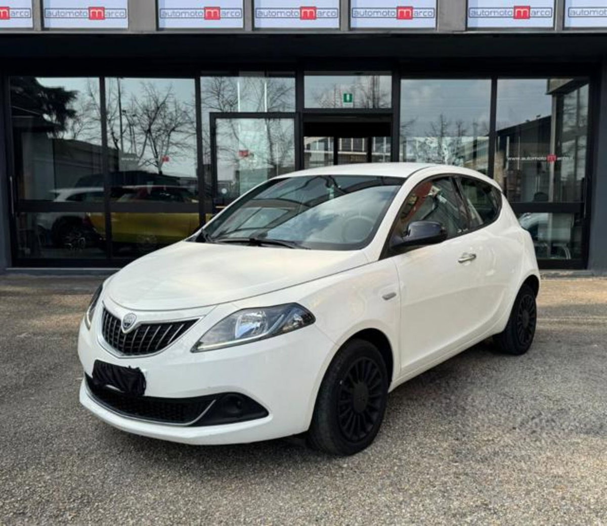 Lancia Ypsilon 1.0 FireFly 5 porte S&S Hybrid Silver Plus (3)