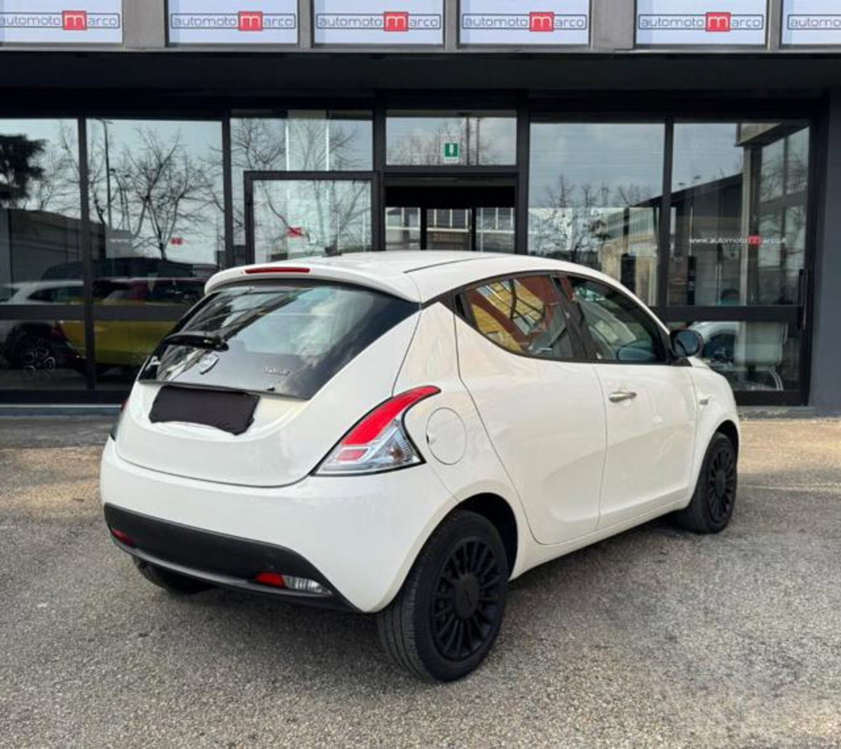 Lancia Ypsilon 1.0 FireFly 5 porte S&S Hybrid Silver Plus (4)