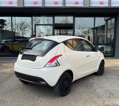 Lancia Ypsilon 1.0 FireFly 5 porte S&S Hybrid Silver Plus (4)