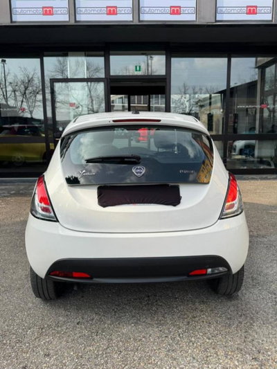 Lancia Ypsilon 1.0 FireFly 5 porte S&S Hybrid Silver Plus (5)