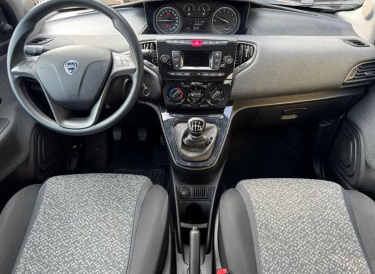 Lancia Ypsilon 1.0 FireFly 5 porte S&S Hybrid Silver Plus (7)