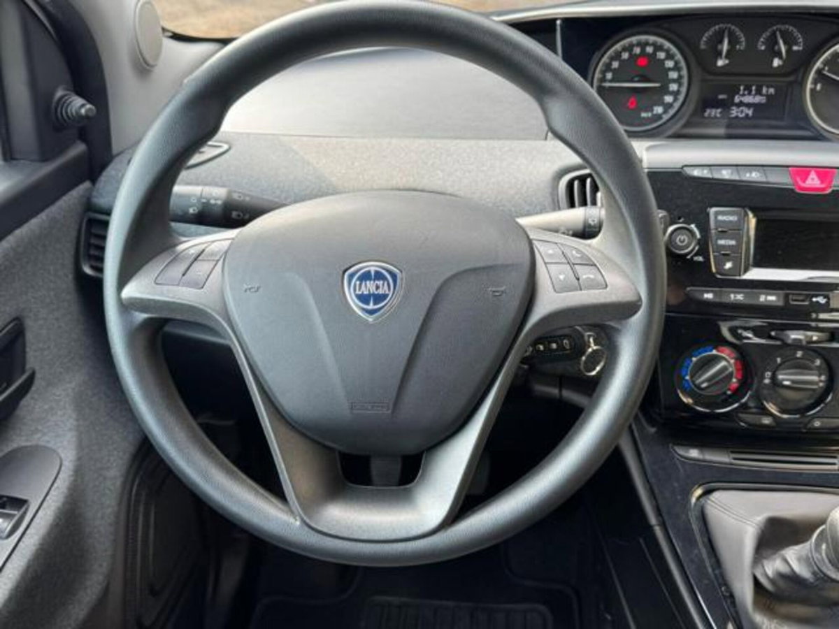 Lancia Ypsilon 1.0 FireFly 5 porte S&S Hybrid Silver Plus (8)