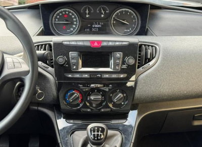 Lancia Ypsilon 1.0 FireFly 5 porte S&S Hybrid Silver Plus (9)