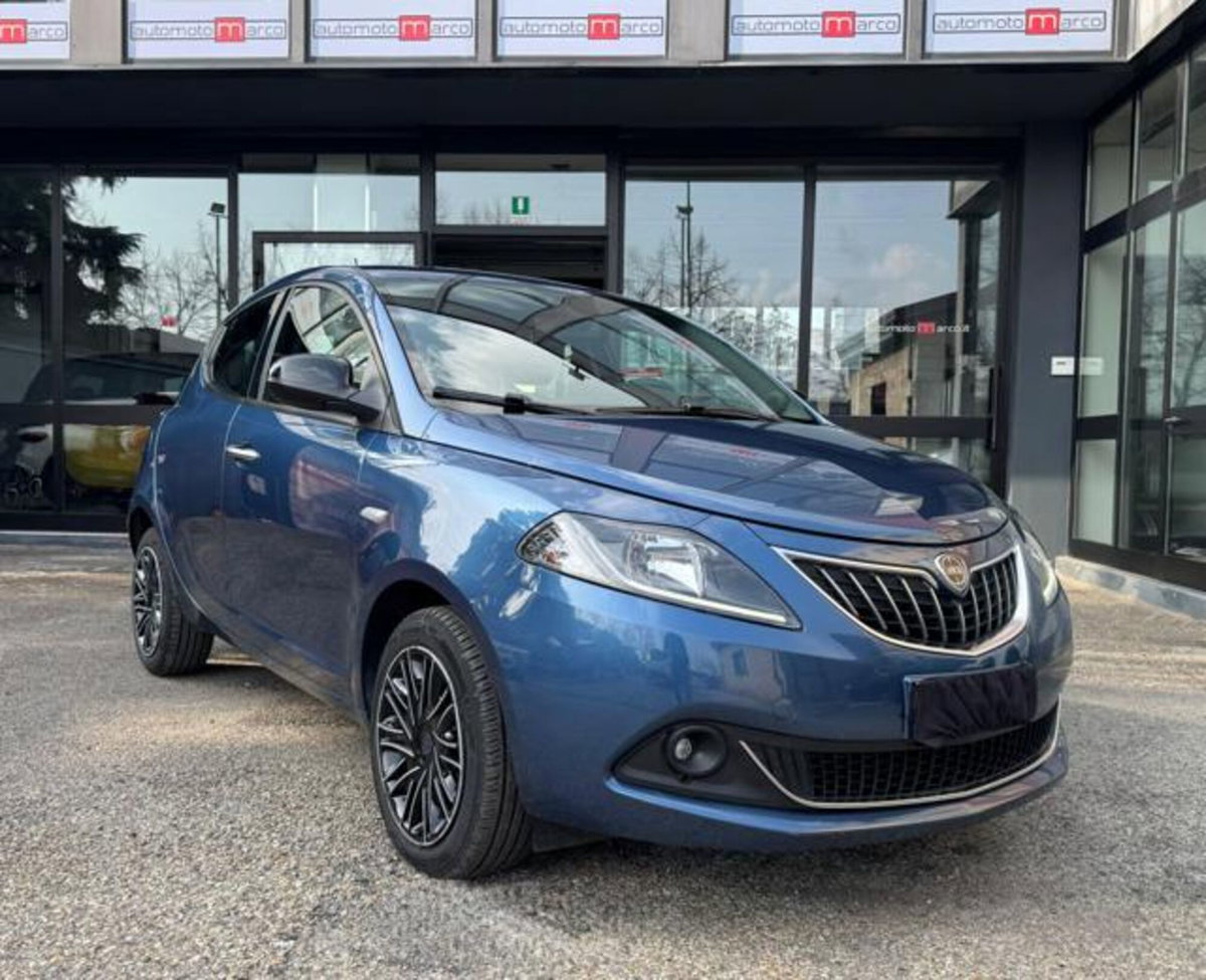 Lancia Ypsilon 1.0 FireFly 5 porte S&S Hybrid Ecochic Silver