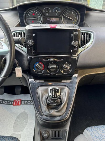 Lancia Ypsilon 1.0 FireFly 5 porte S&S Hybrid Ecochic Silver (10)