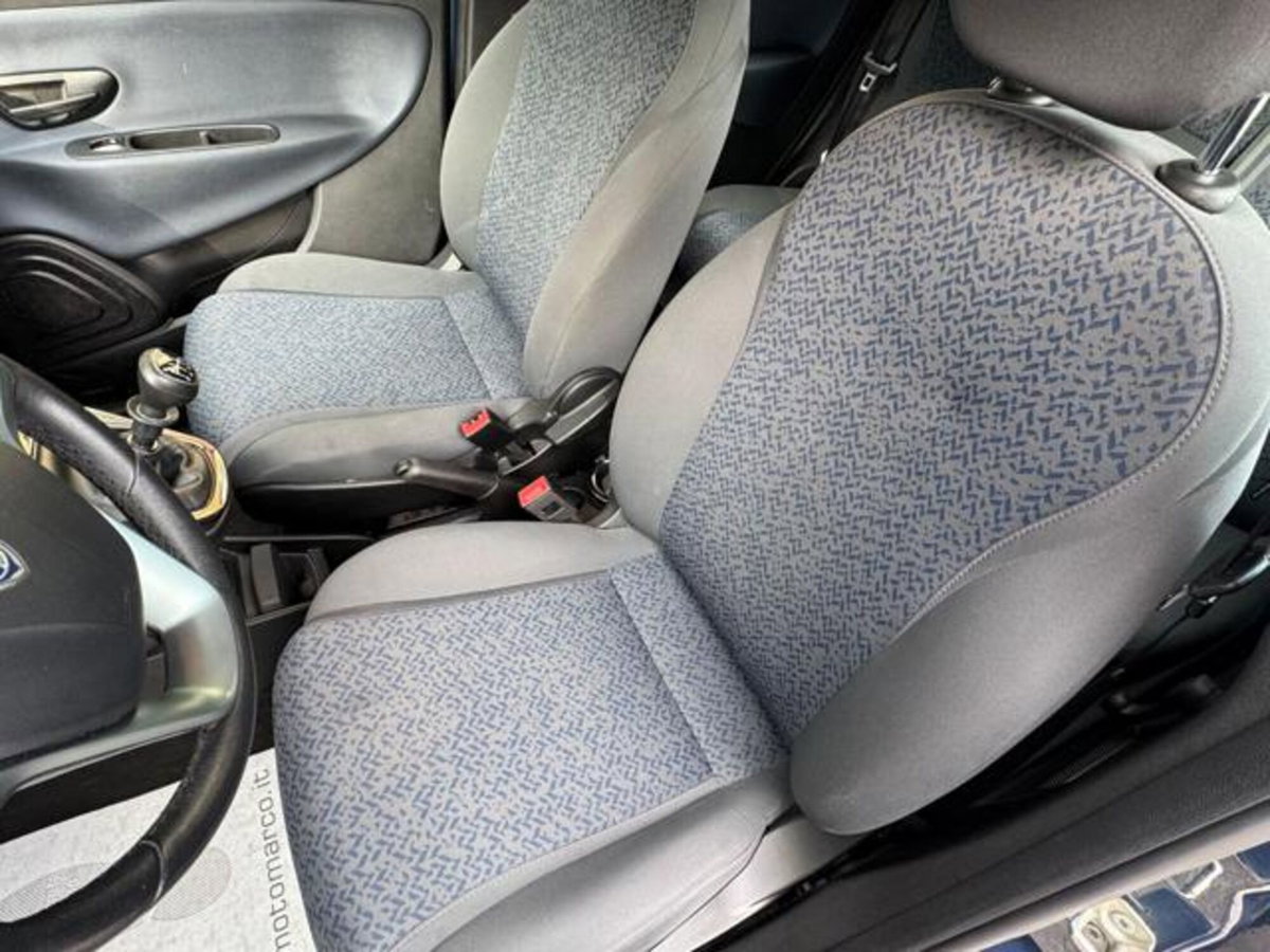 Lancia Ypsilon 1.0 FireFly 5 porte S&S Hybrid Ecochic Silver (13)