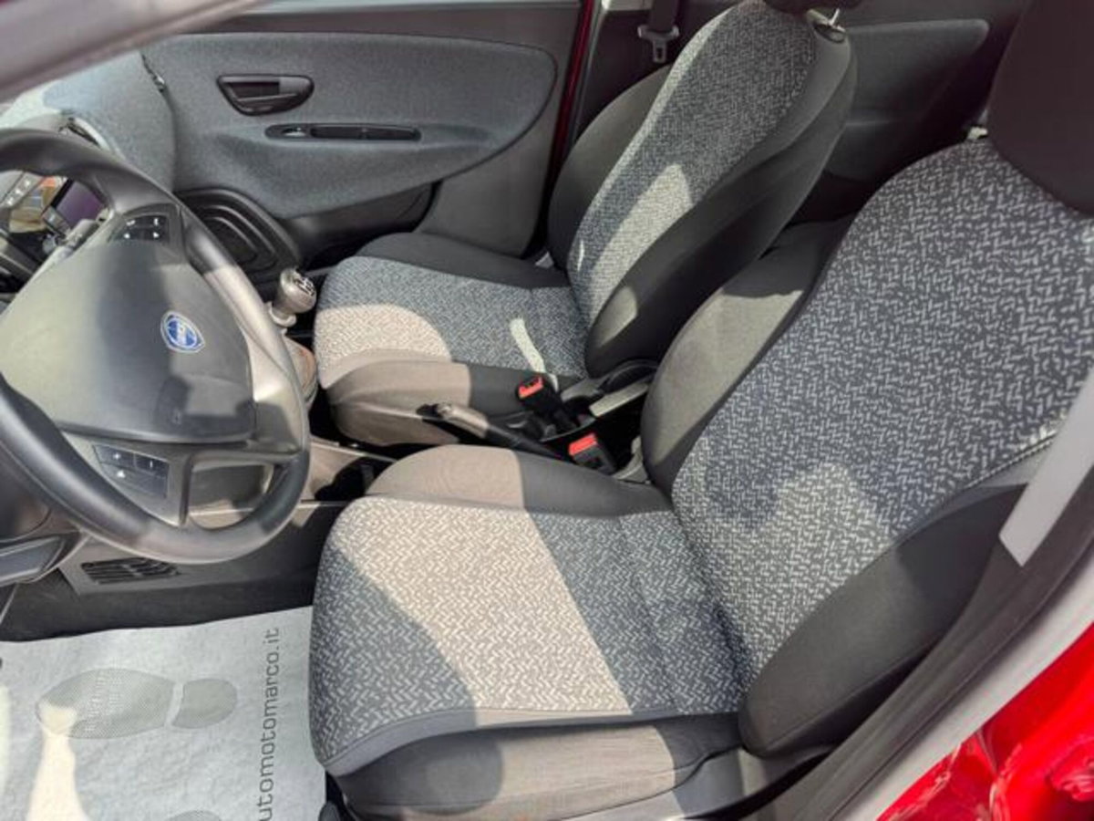 Lancia Ypsilon 1.0 FireFly 5 porte S&S Hybrid Silver Plus (11)