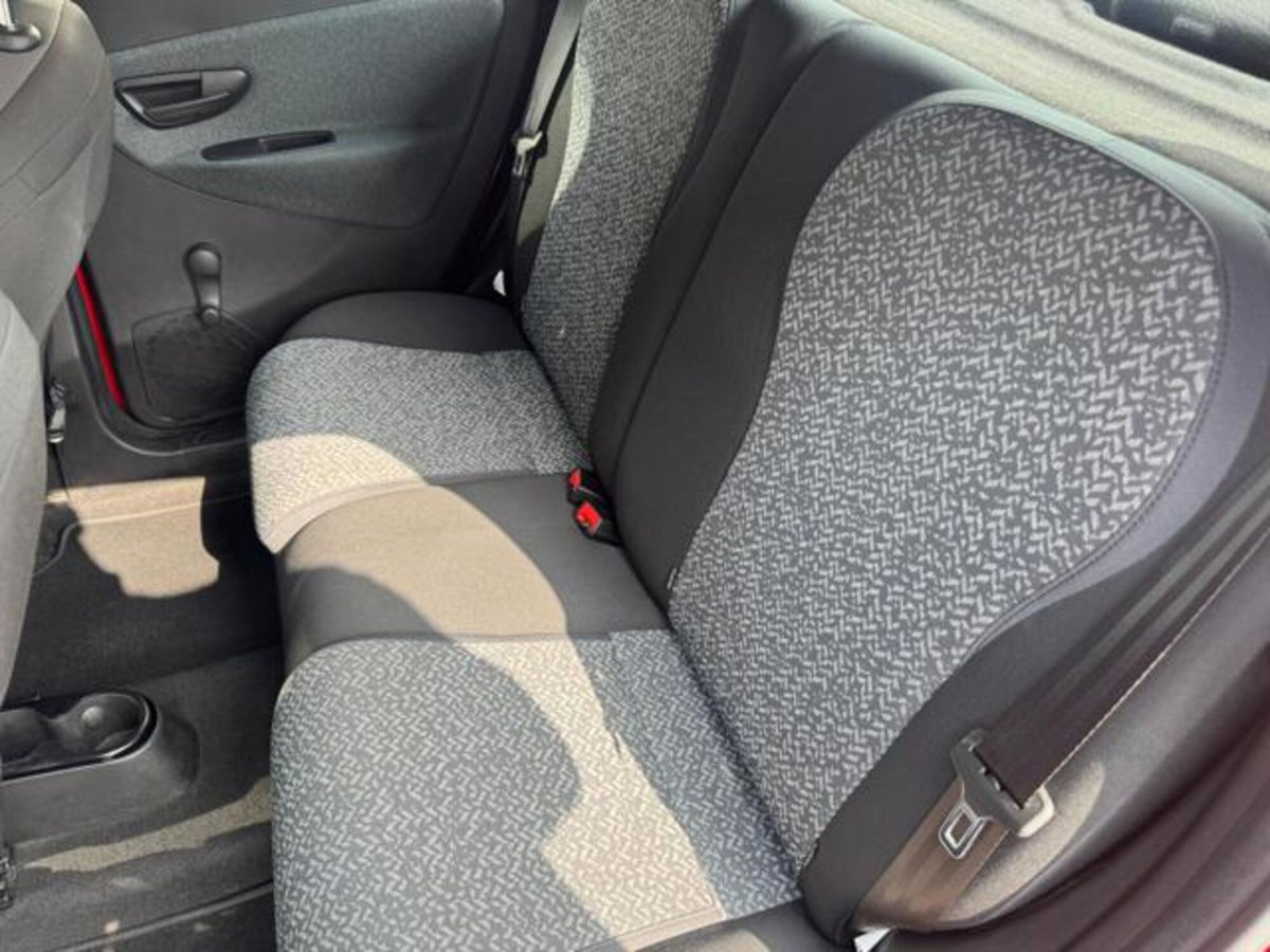 Lancia Ypsilon 1.0 FireFly 5 porte S&S Hybrid Silver Plus (12)
